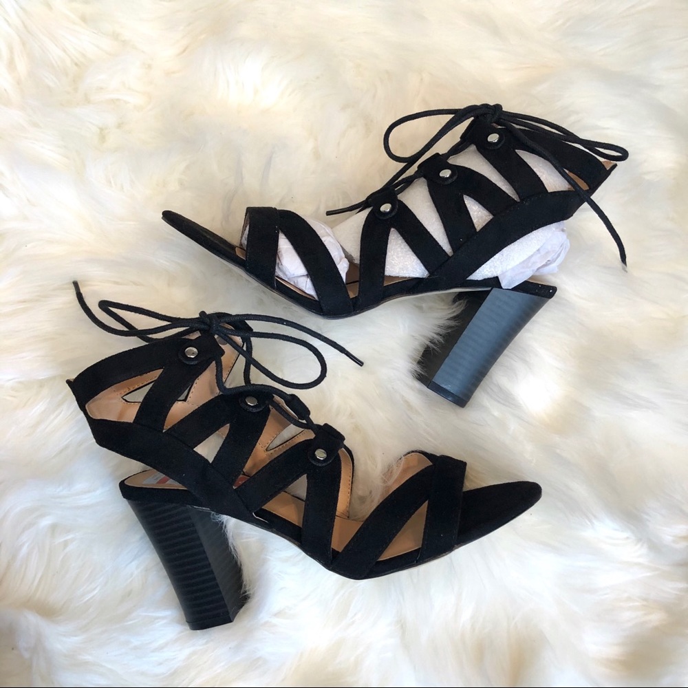 ✨NWT✨ XOXO Front Tie Heels